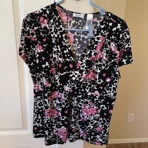 Liz & Company vneck short sleeve top